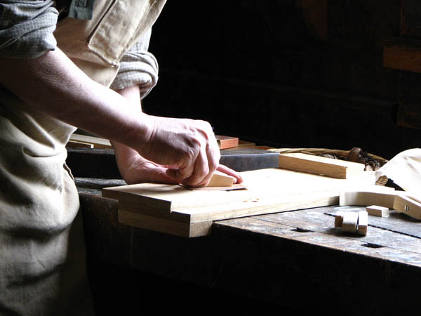 Ofrecemos un servicio de <strong>carpintería  de madera y ebanistería en Anglès</strong> adaptado a las necesidades del <strong>cliente</strong>.